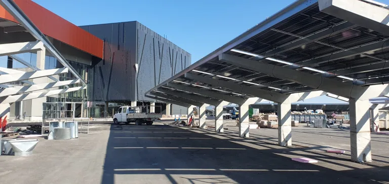 Sistem fotovoltaic comercial montat de SolarSud