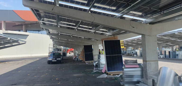 Sistem fotovoltaic comercial montat de SolarSud