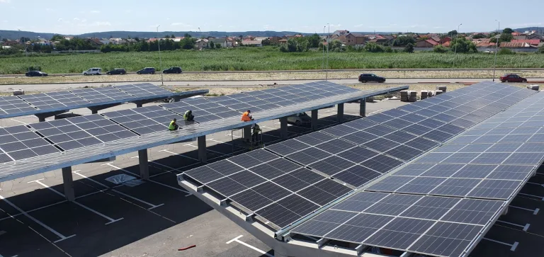 Sistem fotovoltaic comercial montat de SolarSud