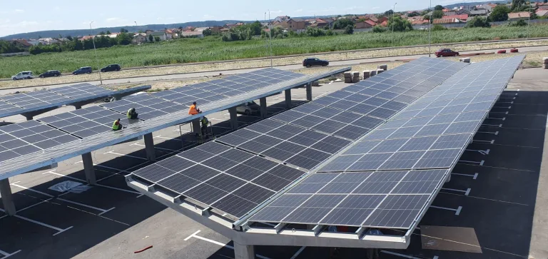 Sistem fotovoltaic comercial montat de SolarSud
