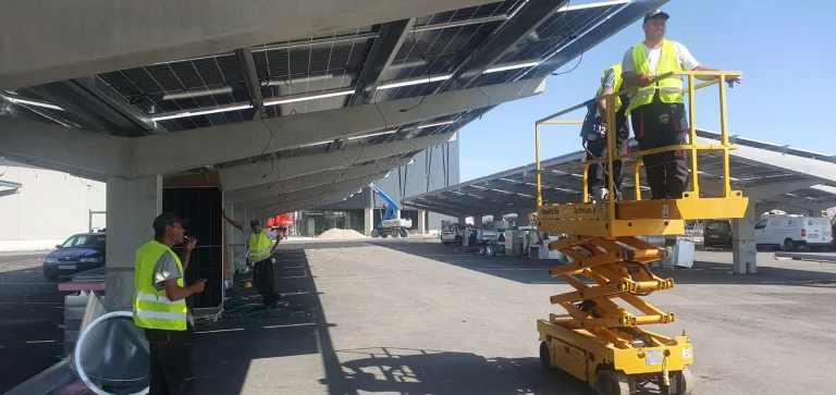 Sistem fotovoltaic comercial montat de SolarSud