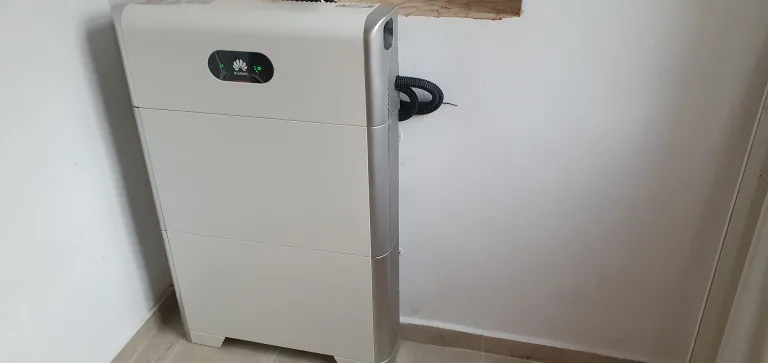 Sistem fotovoltaic off-grid montat de SolarSud