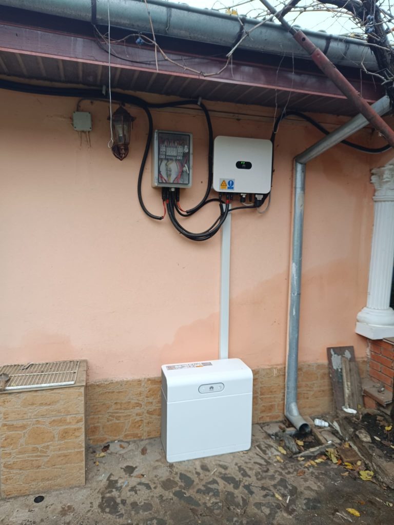 Sistem fotovoltaic off-grid montat de SolarSud