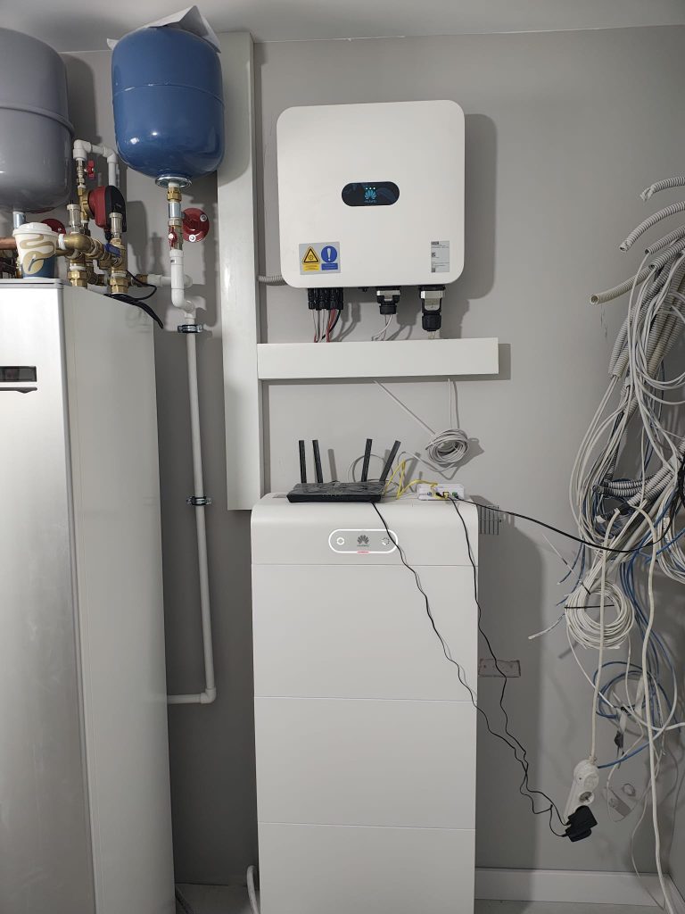 Sistem fotovoltaic off-grid montat de SolarSud