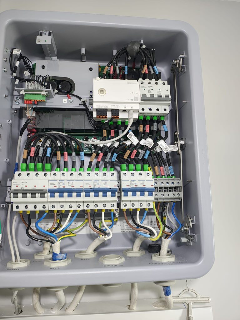 Sistem fotovoltaic off-grid montat de SolarSud