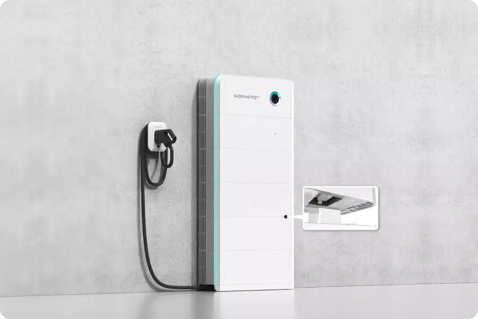 Sigenergy SigenStor montat pe perete, cu incarcator pentru vehicul electric
